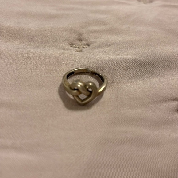 Retiring James Avery Heart Knot Ring Love Size 5 Sterling Silver 925 - Picture 2 of 9